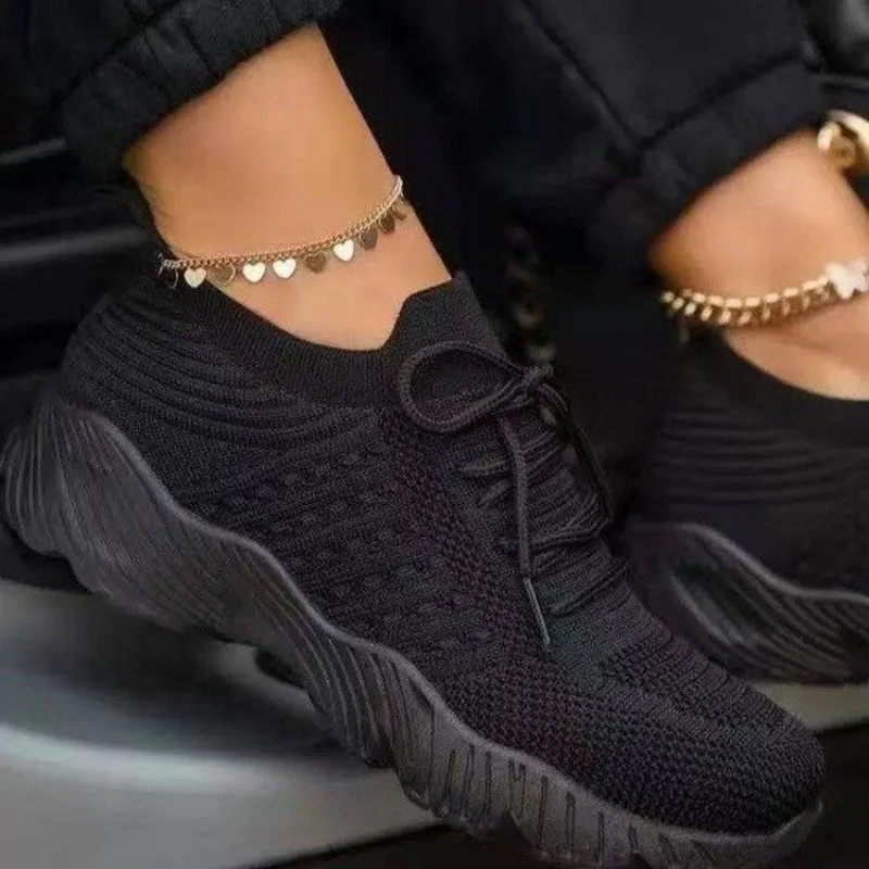 女性用カジュアルニットスニーカー通気性メッシュスリッポンレー - Knit Fabric Lace Up Sneakers のレビューと価格