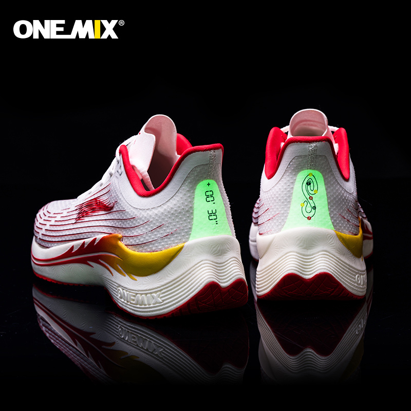 ONEMIX ランニングシューズ男性用通気性レーシングスポー - Reflective Night Running Shoes のレビューと価格