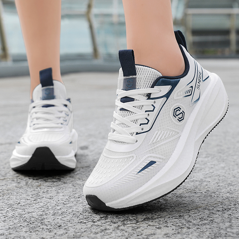 男女兼用軽量通気性ランニングシューズ アウトドアスポーツ マ - Lightweight Road Running Shoes のレビューと価格
