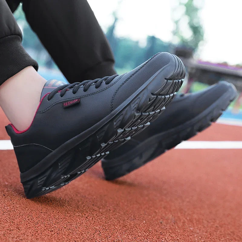メンズPUアッパーフラットランニングシューズ、快適なウォーキ - Waterproof Goretex Running Shoes のレビューと価格